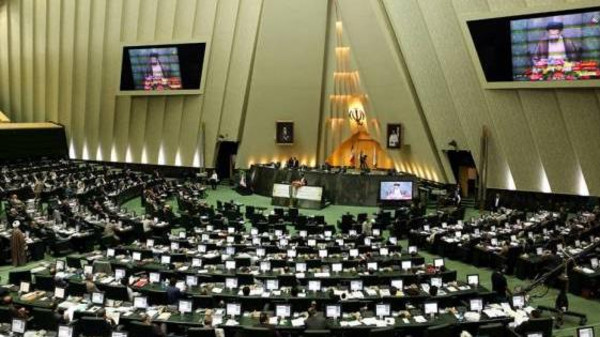 ‏ إيران.. إطلاق نار داخل البرلمان وعند قبر الخميني