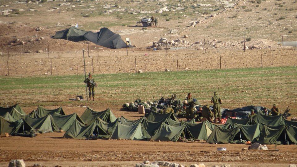 مخيمات إسرائيلية تتيح للسياح لعب دور جنود يقتلون فلسطينيين