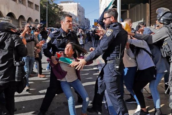 قراقع: 500 حالة اعتقال منذ اندلاع الاحتجاجات على قرار ترامب