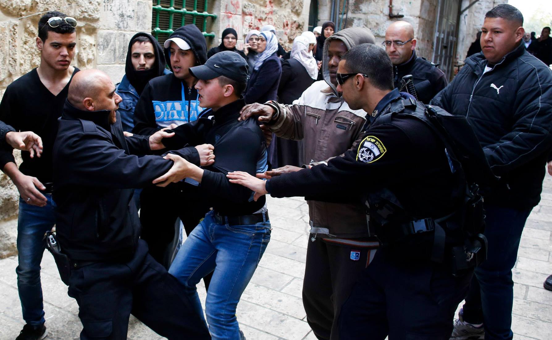 القدس: الاحتلال يقتحم “باب حطة” ويعتقل 5 مقدسيين