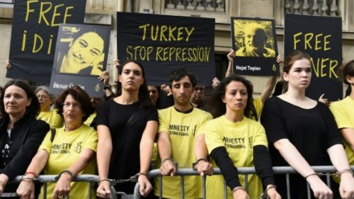 تركيا: إعادة اعتقال اثنتين من ناشطي منظمة العفو الدولية