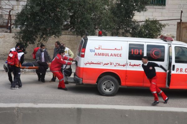 إصابة مواطن وزوجته إثر دهسهما من قبل مستوطن في قلقيلية