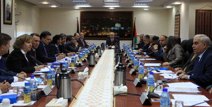 الحكومة تؤكد التزامها بتقديم كافة الخدمات لقطاع غزة