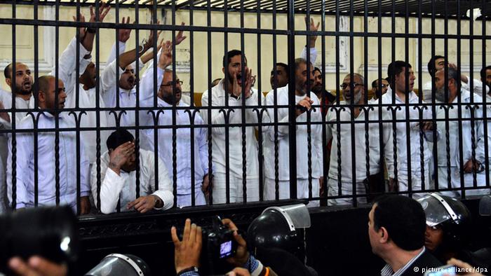 مصر – حكم بسجن 32 من جماعة الإخوان
