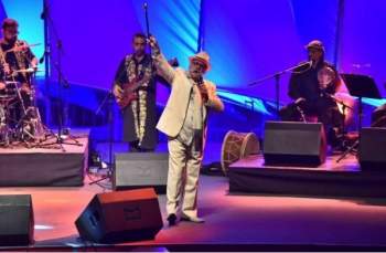 طوني حنّا يرقص ويدبك على المسرح وشبيه الشاب خالد مفاجأة Music Hall