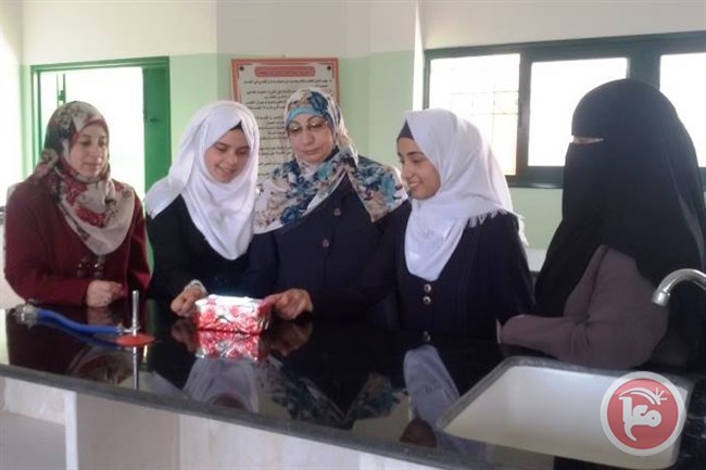 غزة- طالبات يبتكرن مصباحا حساسا للصوت