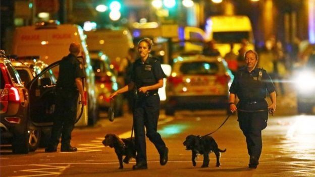 قتيل و10 جرحى في عملية دهس لاشخاص “لدى خروجهم من مسجد” شمالي لندن