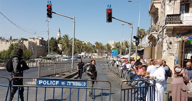 بالفيديو 3 شهداء ومقتل شرطيين اسرائيليين في اشتباك مسلح بالاقصى