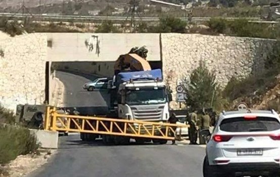 الاحتلال يعزل قرى شمال غرب القدس عن محافظة رام الله