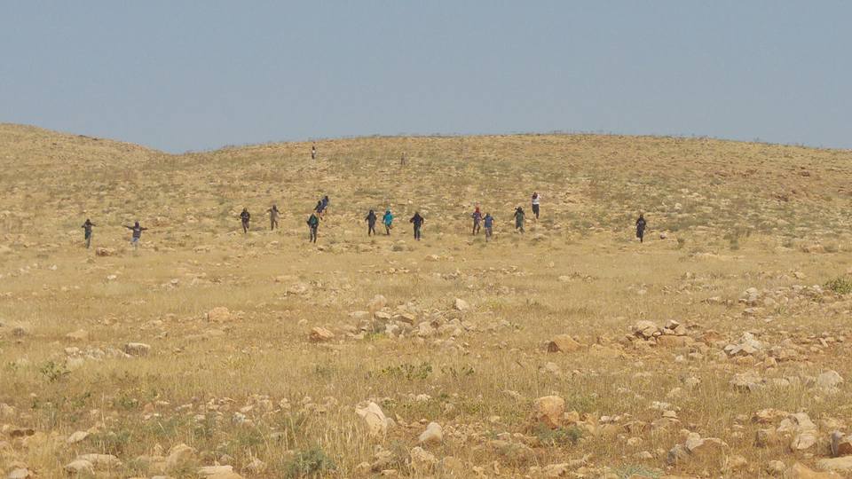 صور و فيديو مستوطنون يهاجمون نشطاء منظمة يسارية اسرائيلية شرق رام الله