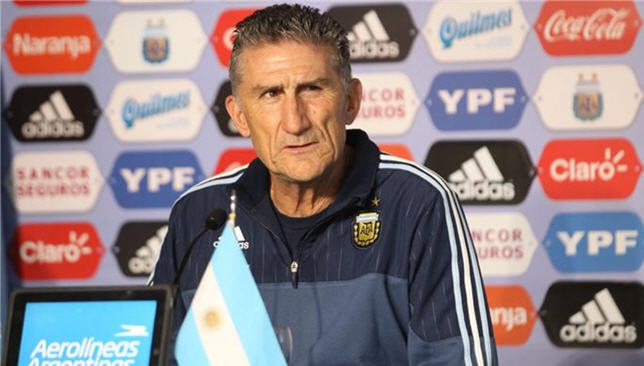 اقالة المدرب إدجاردو باوسا من تدريب المنتخب الأرجنتيني
