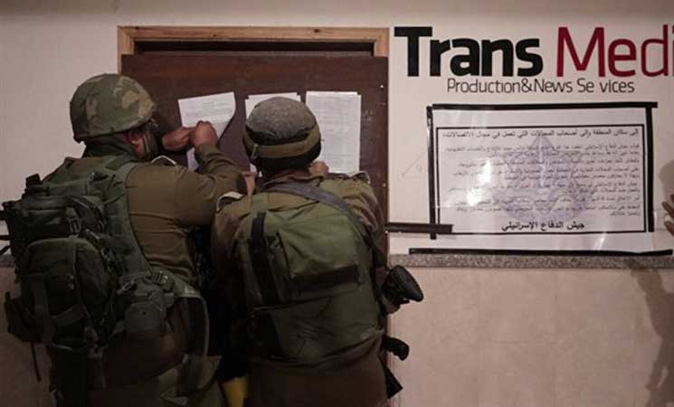 جيش الاحتلال يغلق مقرات ثلاث شركات إعلامية ومطبعة في الضفة
