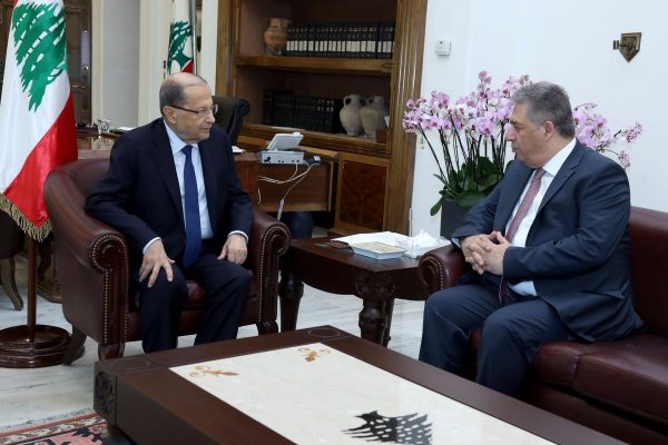 الرئيس اللبناني يستقبل السفير أشرف دبور