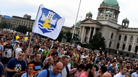 مظاهرة في بلغراد ضد مشروع إماراتي