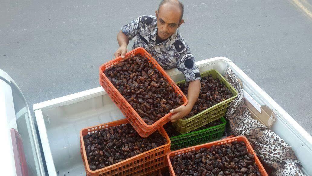 الضابط الجمركية تضبط منتجات فاسدة