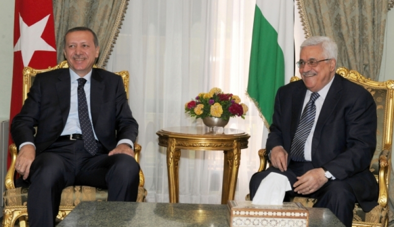 اردوغان يتصل بالرئيس عباس ويضعه في صورة اتفاق تركيا واسرائيل