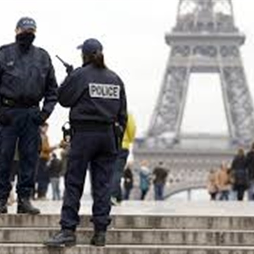 فرنسا تمدد الطوارئ 6 أشهر