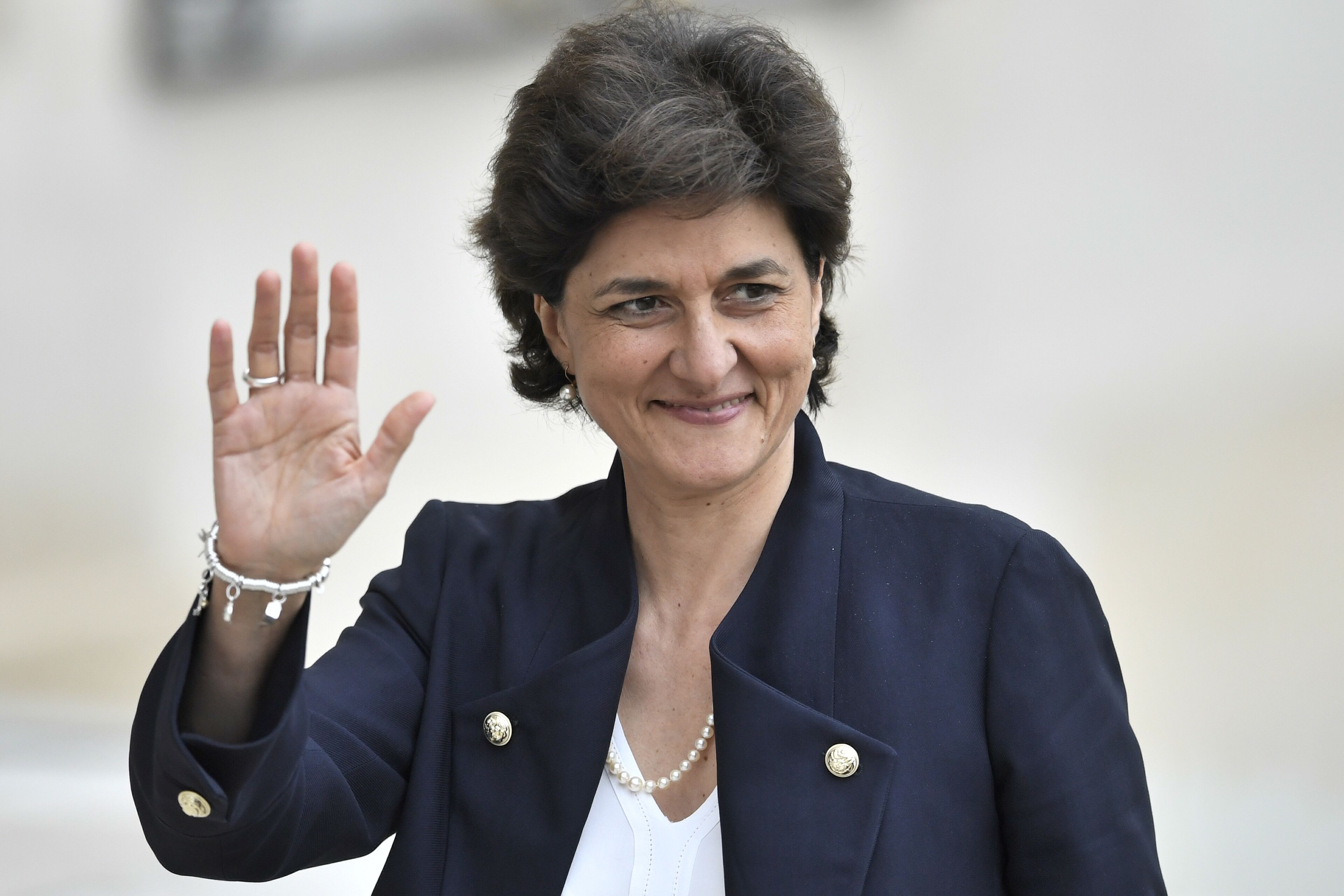 French Minister of Armed Forces Sylvie Goulard arrives at the Elysee palace in Paris on May 18, 2017, before the weekly cabinet meeting. / AFP PHOTO / STEPHANE DE SAKUTIN