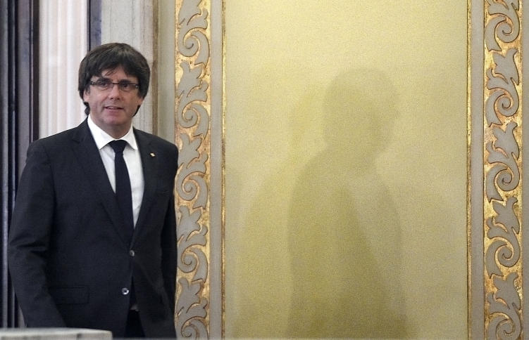 إسبانيا تبدأ اليوم محاكمة رئيس حكومة إقليم كتالونيا المعزول