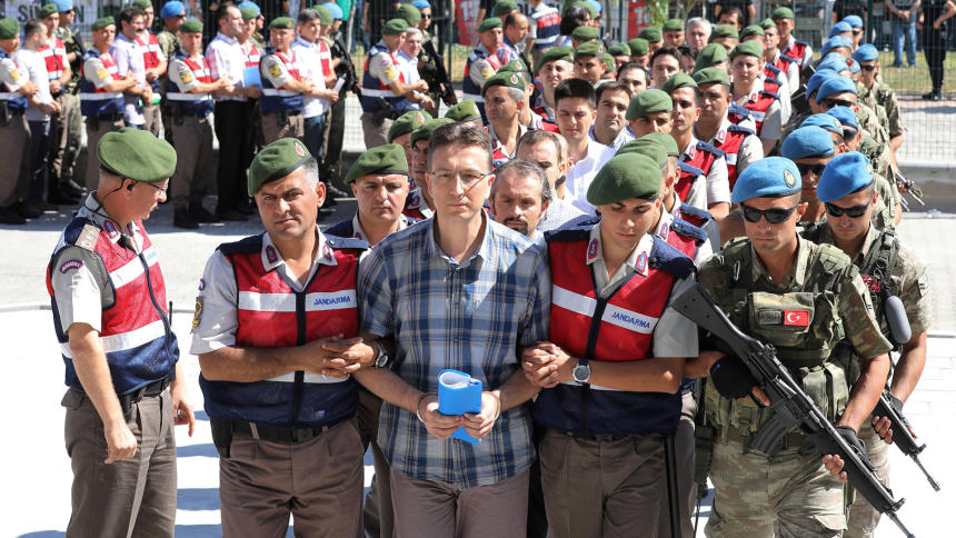 تركيا: محاكمة عشرات الأشخاص بتهمة الضلوع بمحاولة الانقلاب