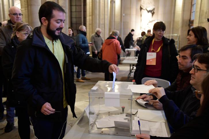 بدء التصويت في الانتخابات الإقليمية لكتالونيا