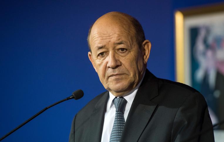 وزير الخارجية الفرنسي يدعو إلى “عدم التدخل” في أزمة لبنان