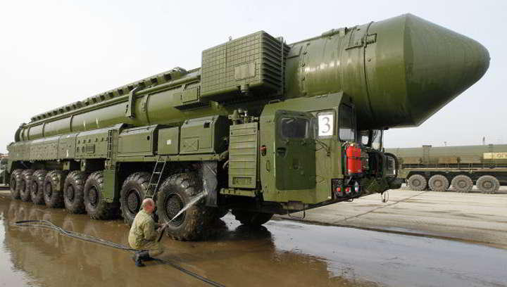 روسيا تعتزم اختبار 12 صاروخا عابرا للقارات في 2018