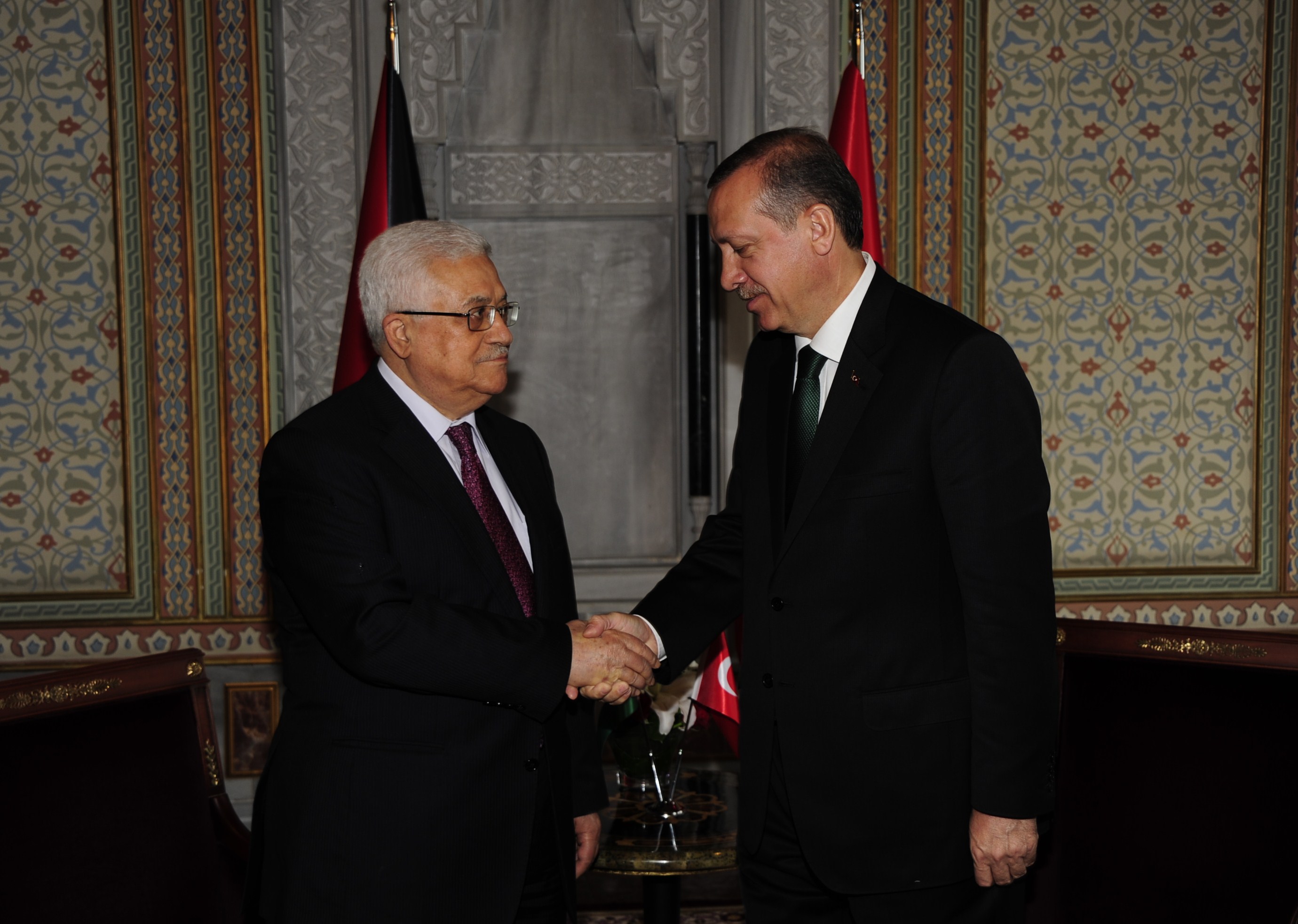 جلسة مباحثات ثنائية بين الرئيس محمود عباس ونظيره التركي