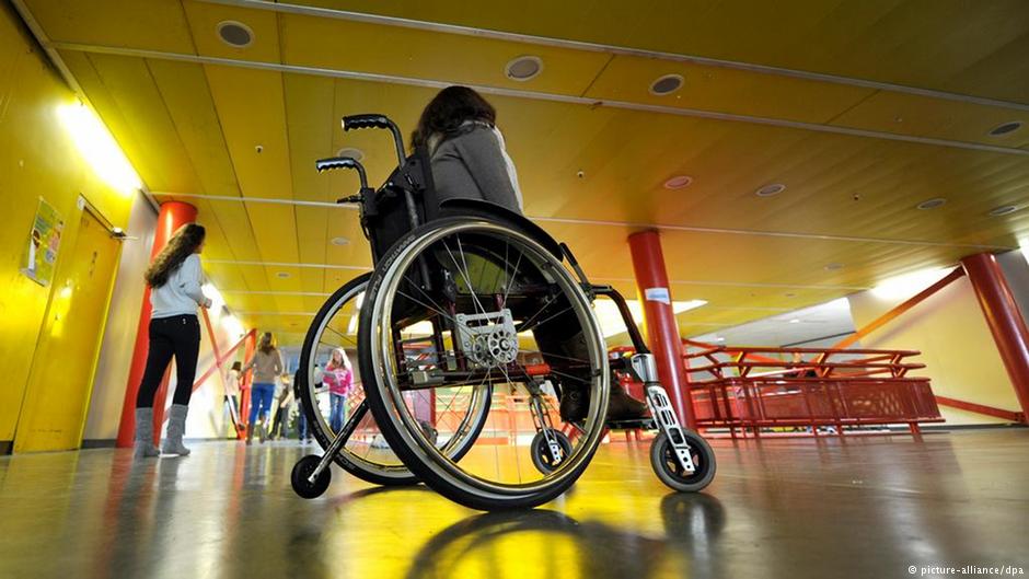 تشكيل لجنة لمتابعة البدء بتشغيل مركز شديدي الإعاقة في نابلس