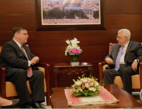 الرئيس عباس والقنصل الامريكي يبحثان الاعداد للاتصالات القادمة