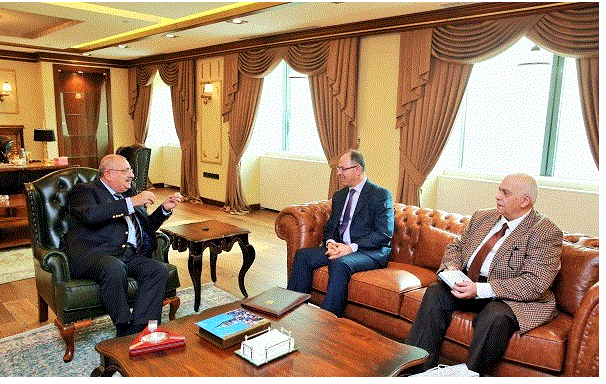السفير مصطفى يطلع نائب رئيس الوزراء التركي على آخر التطورات