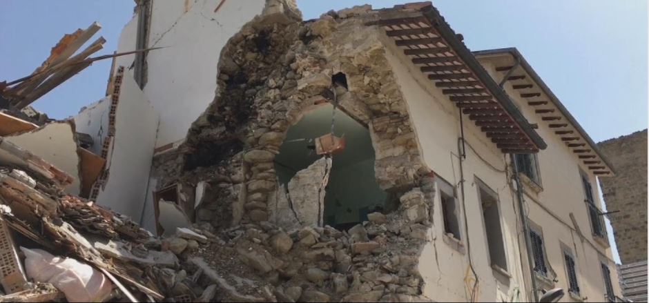 ضحايا ودمار في زلزال بجزيرة إيشيا الإيطالية