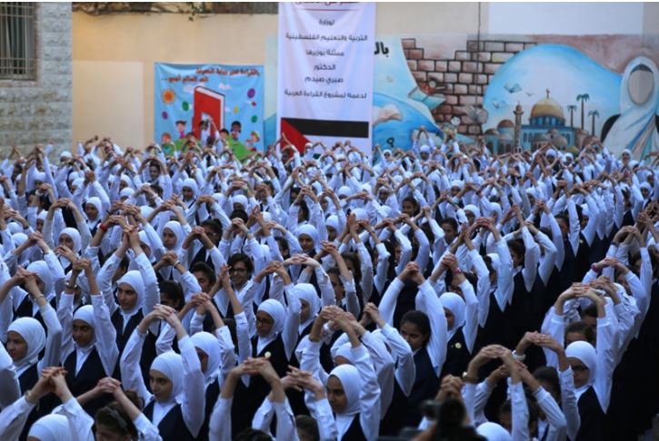 الأسرة التربوية تحتفي بفوز مدرسة طلائع الأمل بجائزة أفضل مدرسة على المستوى العربي