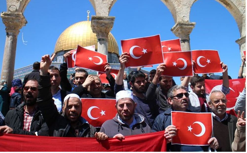 إسرائيل تعتبر السياح الأتراك في القدس “تهديدًا أمنيًا” عليها