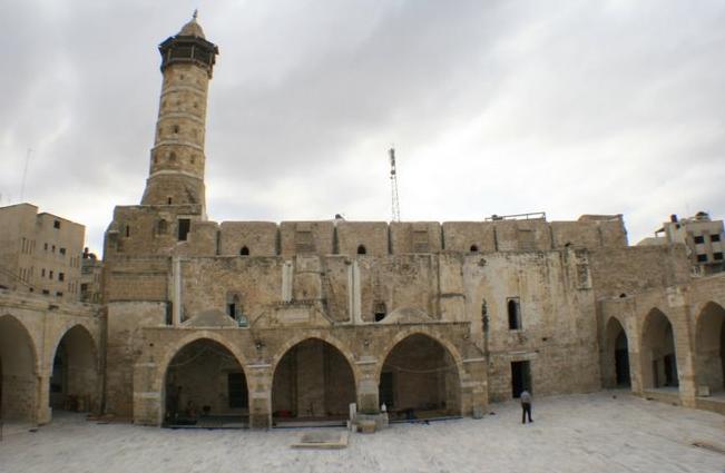 وزير الاوقاف يطالب “اليونسكو” بشمل مساجد أثرية ضمن المناطق المحمية