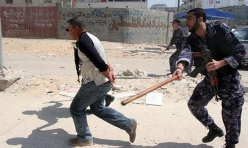 A Palestinian a member of Hamas' Executive Force as he points his weapon during a protest following Muslim prayers in Gaza City, Friday, Aug. 31, 2007.(AP Photo/Hatem Moussa)