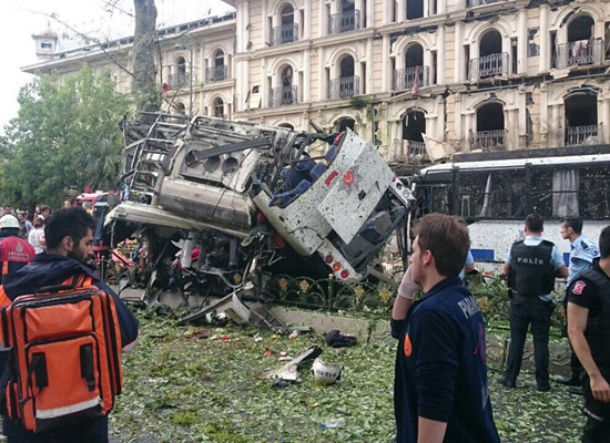 تفجير حافلة للشرطة التركية وسط اسطنبول