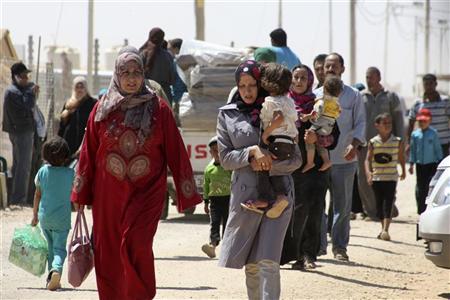 لاجئون سوريون في مخيم الزعتري بالاردن يوم 30 اغسطس آب 2012 - رويترز