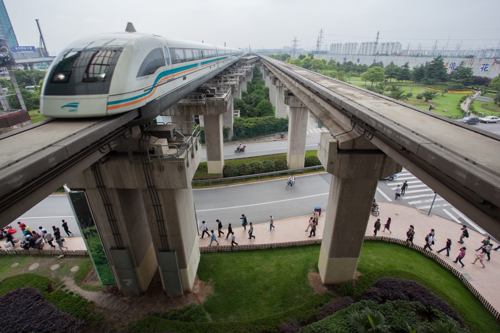 بكين تختبر أول قطار على وسادة مغناطيسية
