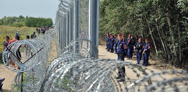 هنغاريا تبني سياجا ثانيا على حدودها لمنع مرور المهاجرين