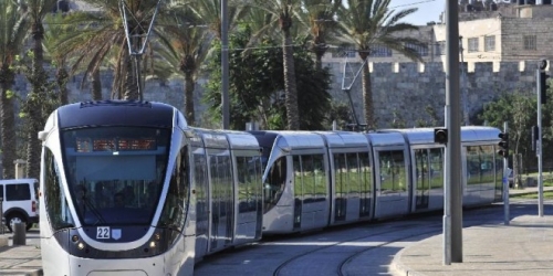 مركز الإنسان : إسرائيل ستصادق على مشروع يربط محطة القطارات بحائط البراق