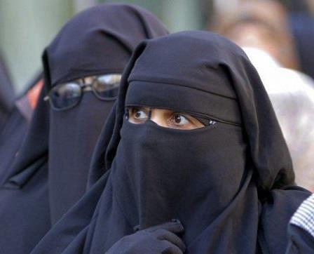 دولة جديدة تعتزم حظر النقاب
