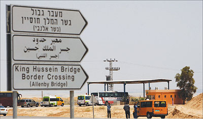 الشيخ: إسرائيل توافق على دخول فلسطينيين من الخارج