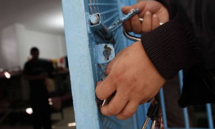 الاحتلال يمدد اعتقال وتوقيف أسرى من يعبد