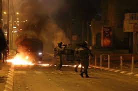 نابلس- إصابة شاب وإلقاء عبوات في مواجهات مع الاحتلال