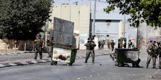 القدس: إصابات بالاختناق خلال مواجهات مع الاحتلال في العيزرية وأبو ديس