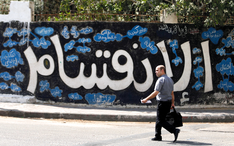 رصد خاص: “انهاء الانقسام”.. ترقّب وقلق وقلوب بلغت الحناجر