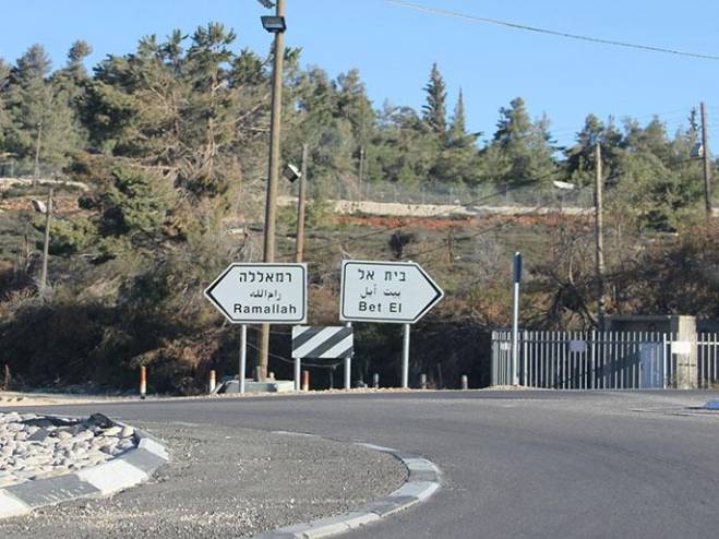 الاحتلال يغلق حاجز المحكمة “بيت إيل” شمال رام الله