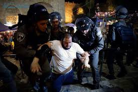 اعتقالات خلال مواجهات ليلية في القدس