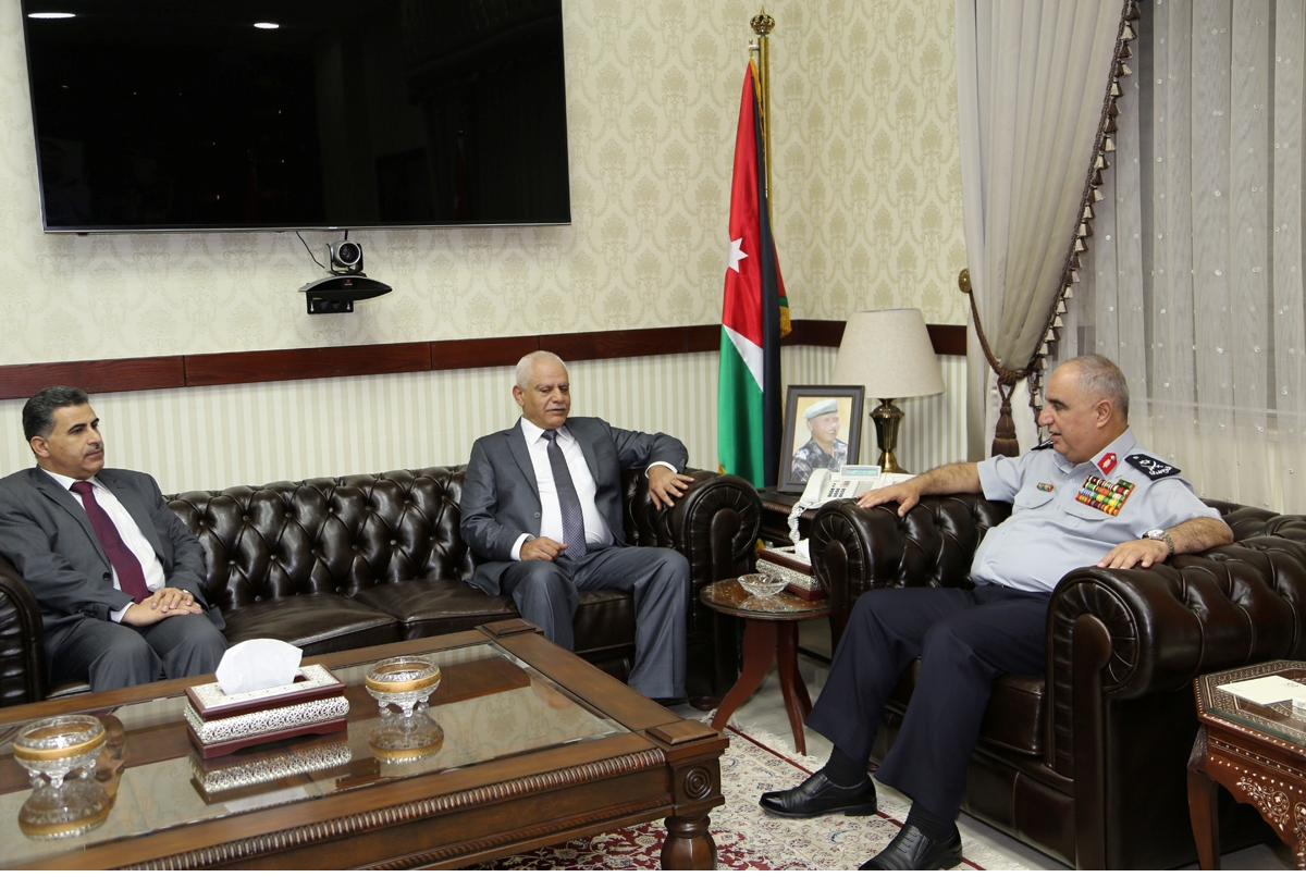 مدير عام الدفاع المدني الفلسطيني يجتمع مع نظيره الأردني في عمان